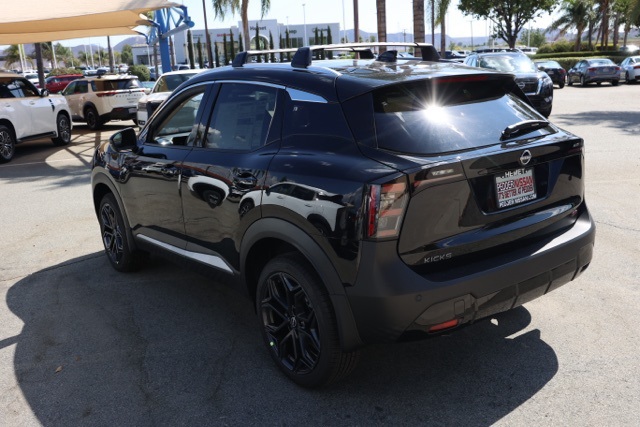 2026 Nissan Kicks SR photo 3