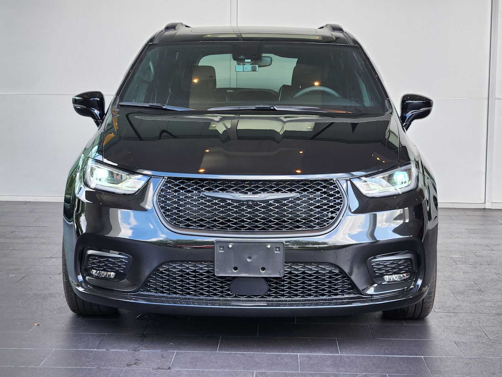 2023 Chrysler Pacifica Limited photo 2