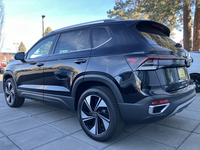 2025 Volkswagen Taos SE photo 6