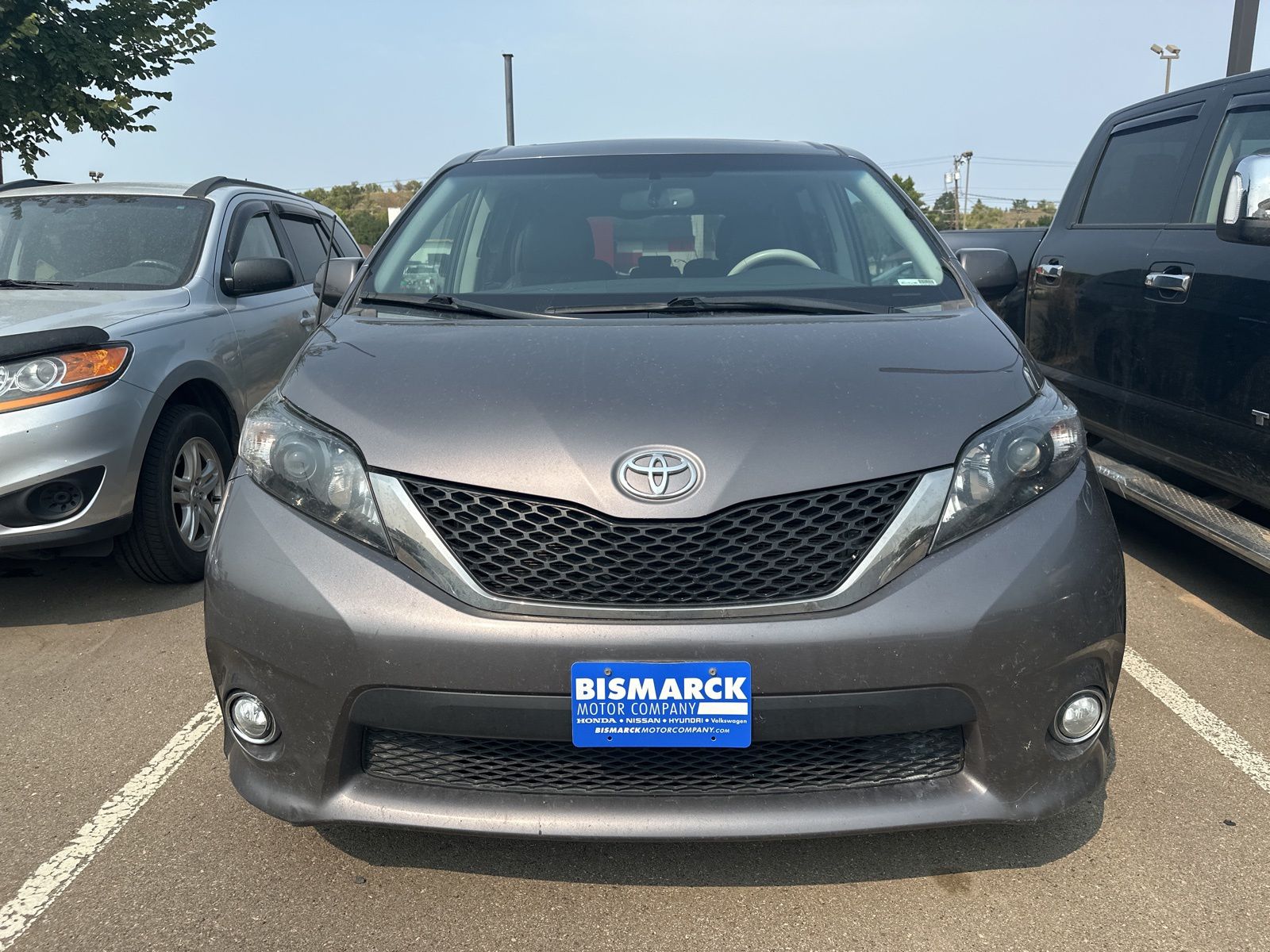 2014 Toyota Sienna SE photo 2
