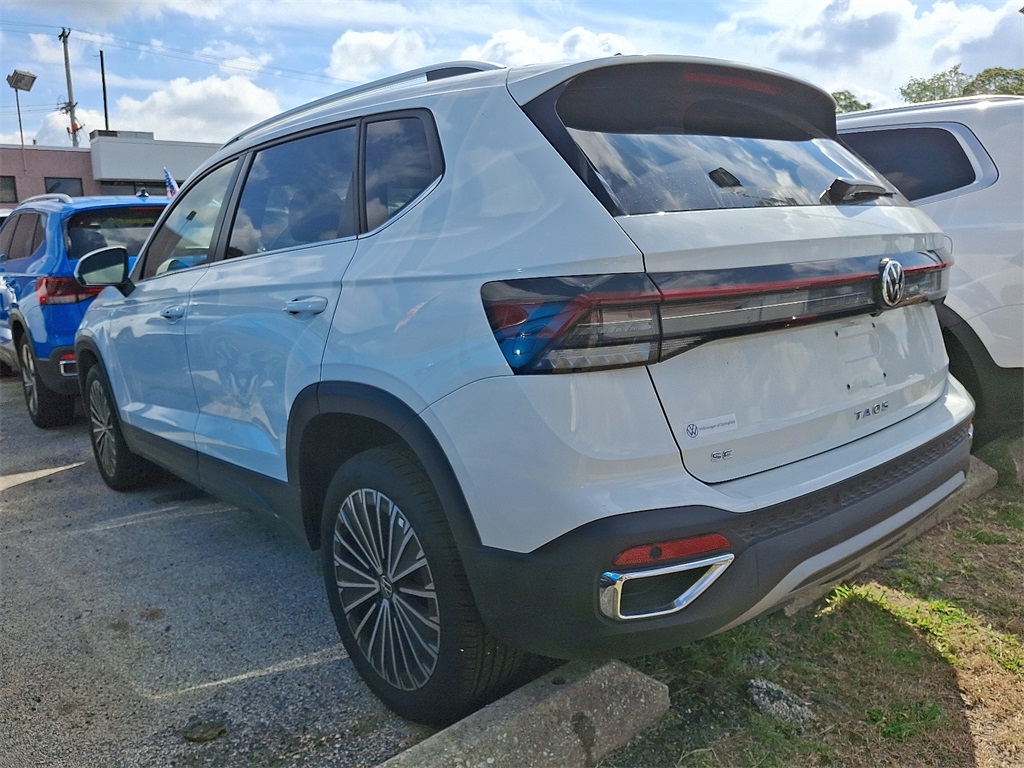 2025 Volkswagen Taos SE photo 3