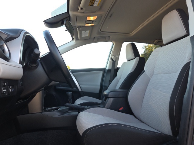 2018 Toyota RAV4 XLE photo 4