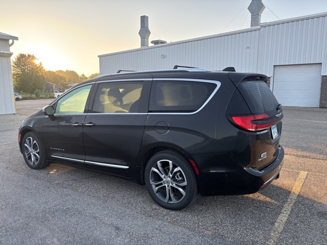 Used 2022 Chrysler Pacifica Pinnacle with VIN 2C4RC1PG6NR175289 for sale in Rochester, Minnesota