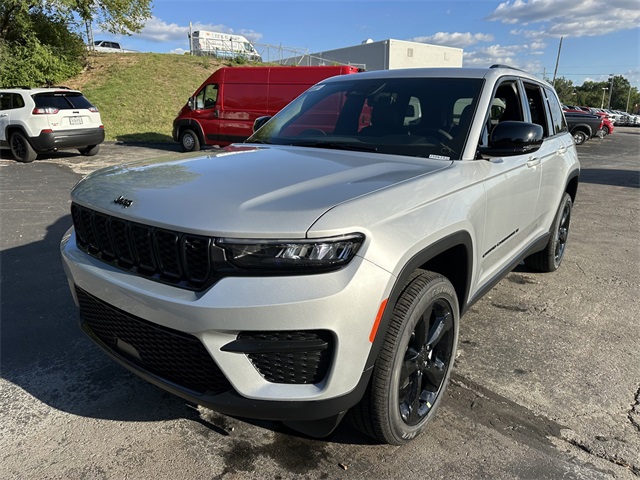 2025 Jeep Grand Cherokee Altitude X photo 2