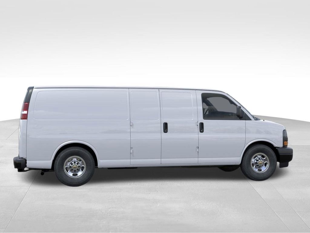 2025 Chevrolet Express Cargo 3500 photo 4