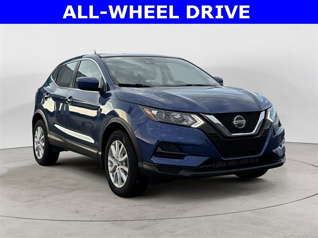 2022 Nissan Rogue Sport S's photo