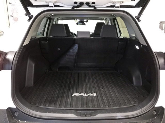 2023 Toyota RAV4 XLE photo 4