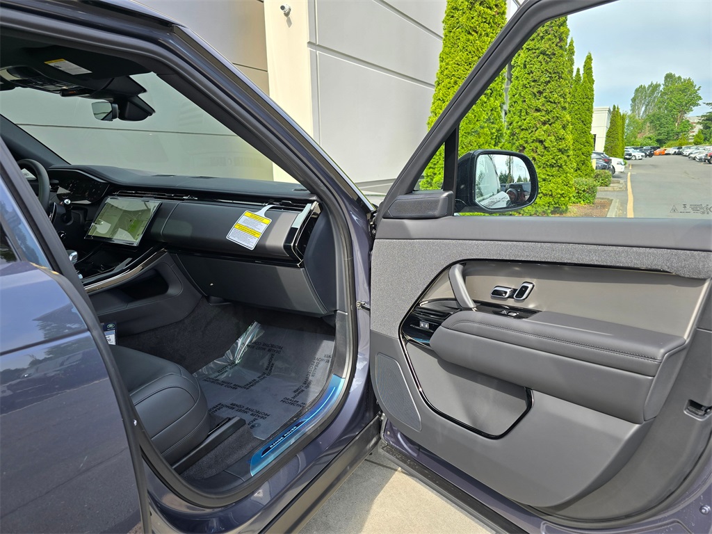 2025 Land Rover Range Rover Sport SE photo 27