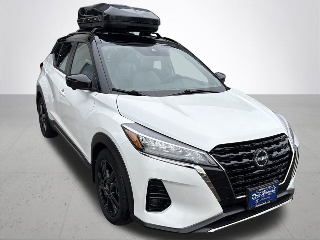 2023 Nissan Kicks SR photo 4