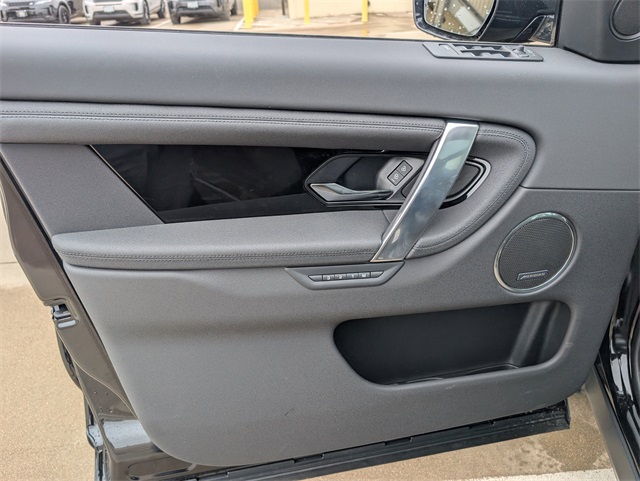 2025 Land Rover Discovery Sport S photo 7