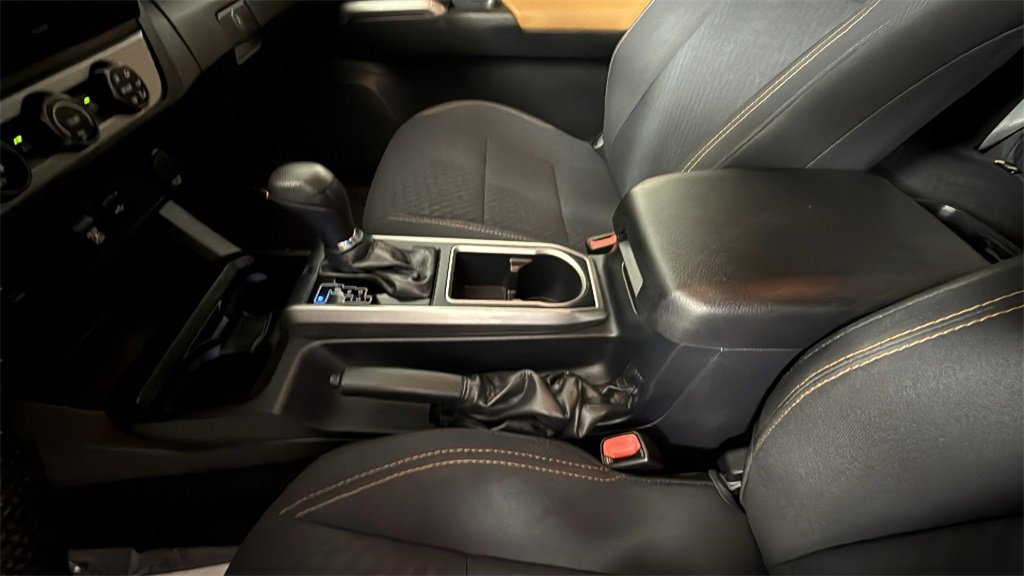 2020 Toyota Tacoma SR5 photo 18
