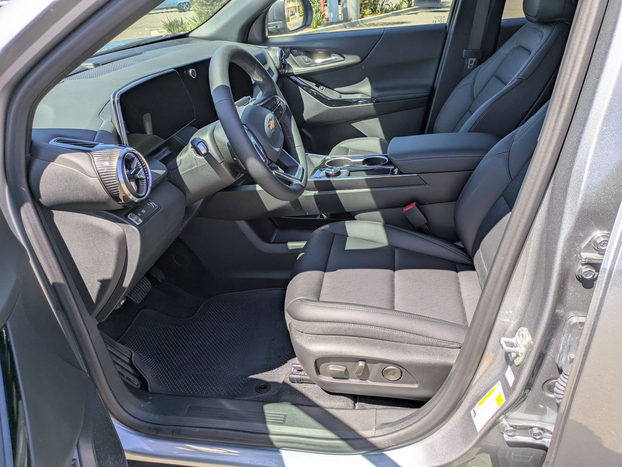 2026 Chevrolet Equinox LT photo 8