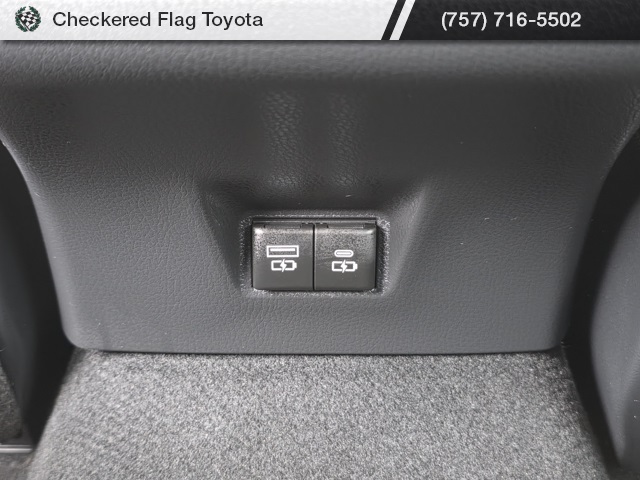 2025 Toyota Camry SE photo 35
