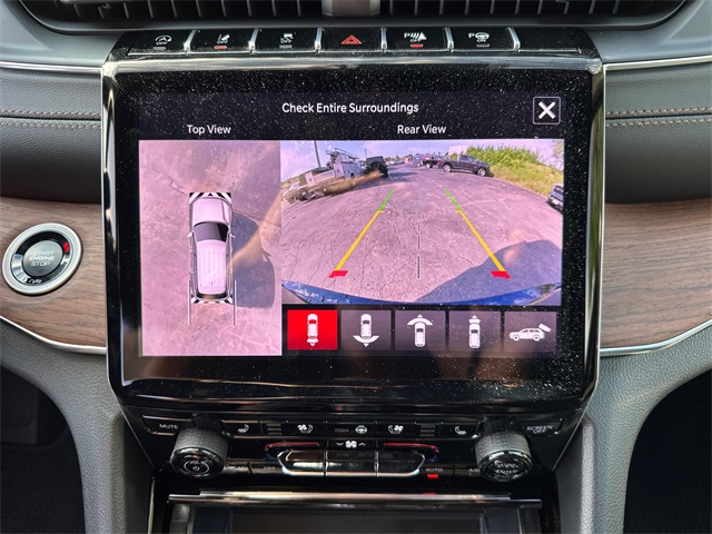 2025 Jeep Grand Cherokee Summit photo 30