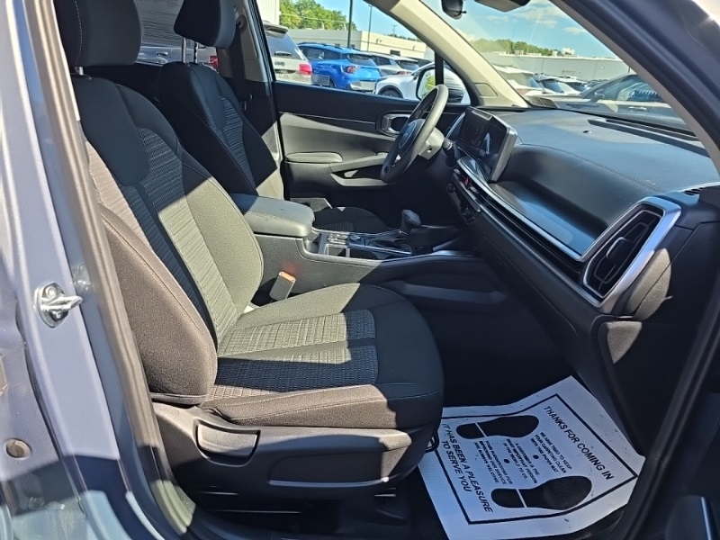 2024 Kia Sorento LX photo 29