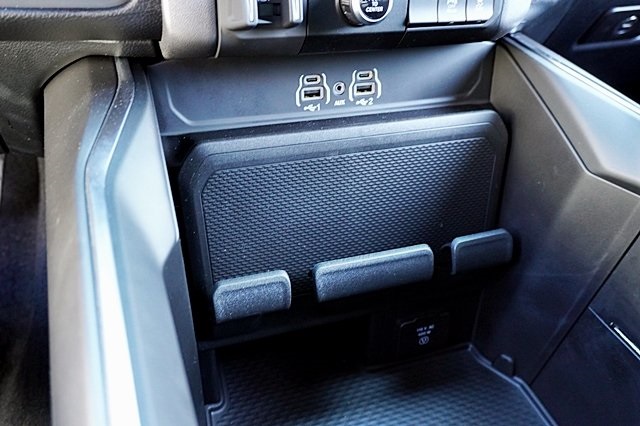 New 2025 Diamond Black Crystal Pearl-Coat Exterior Paint RAM Big Horn/Lone Star image 36