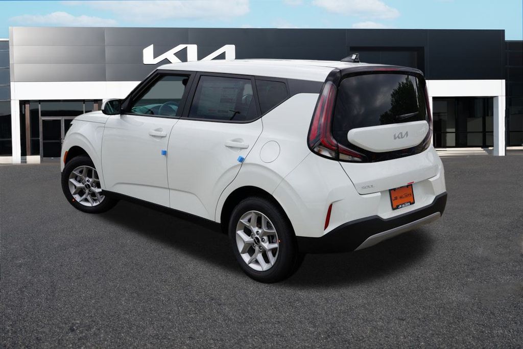 2025 Kia Soul LX photo 4