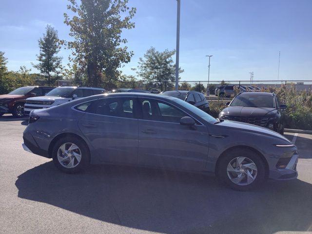 2025 Hyundai Sonata SE photo 4