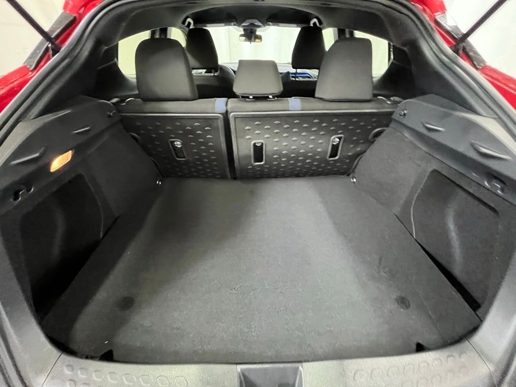 2020 Toyota C-HR XLE photo 24