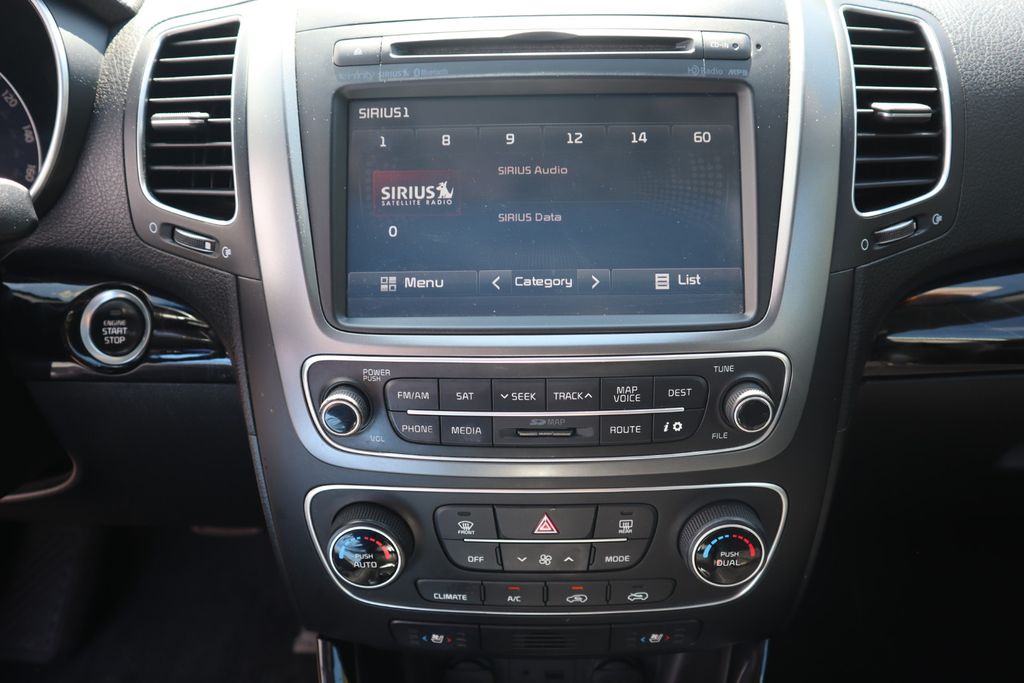 2014 Kia Sorento SX photo 23