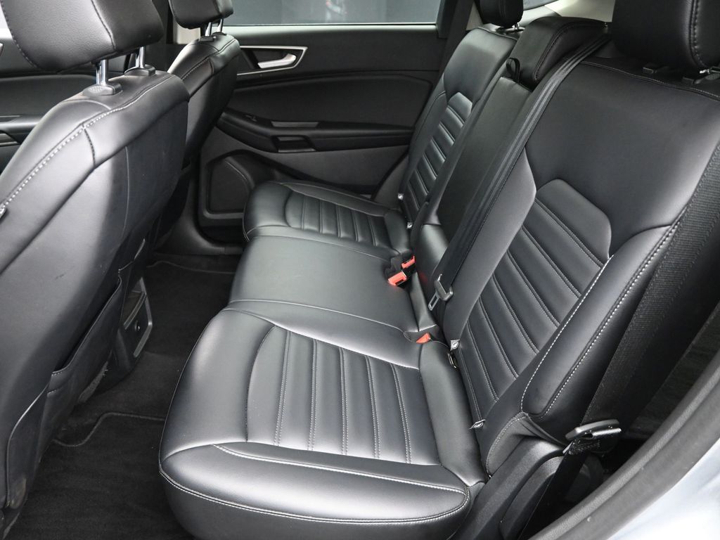 2024 Ford Edge SEL photo 8