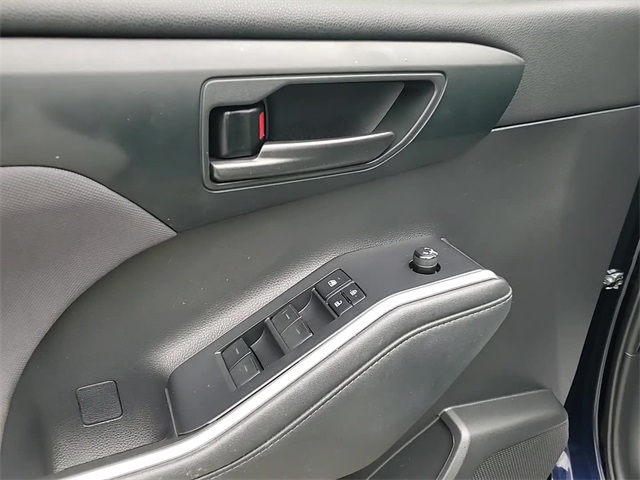 2022 Toyota Highlander L photo 11