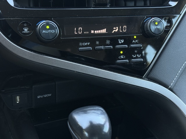 2021 Toyota Camry Hybrid SE photo 24