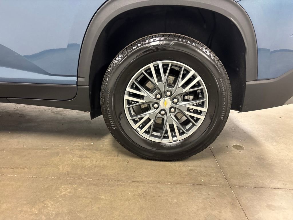 2025 Chevrolet Traverse photo 4