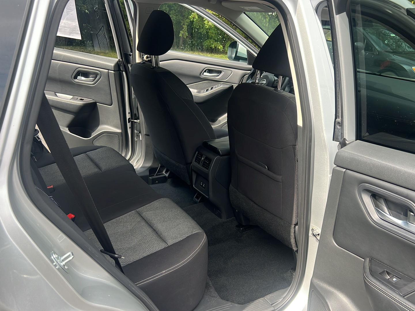 2024 Nissan Rogue SV photo 9