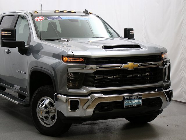 2024 Chevrolet Silverado 3500HD LT photo 2