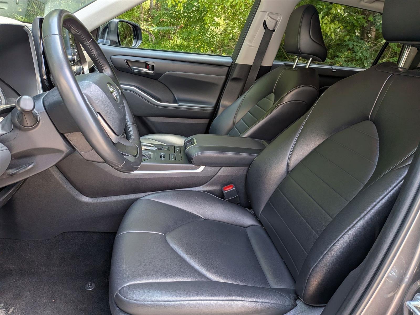 2022 Toyota Highlander XLE photo 14