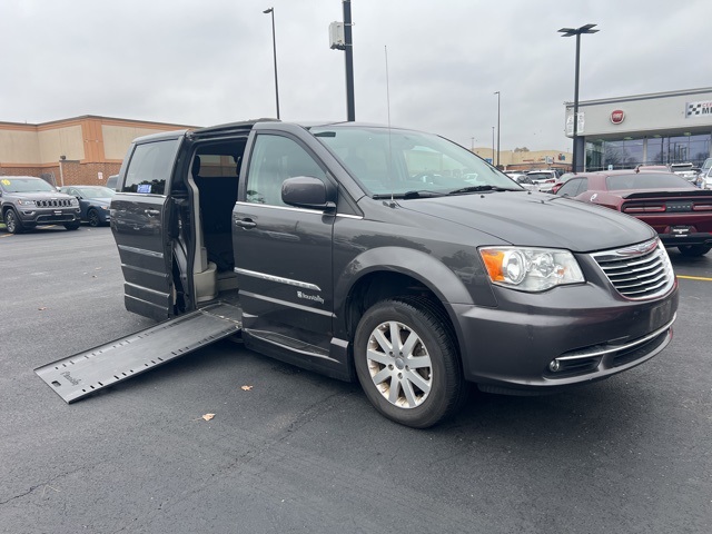 2016 Chrysler Town & Country Touring