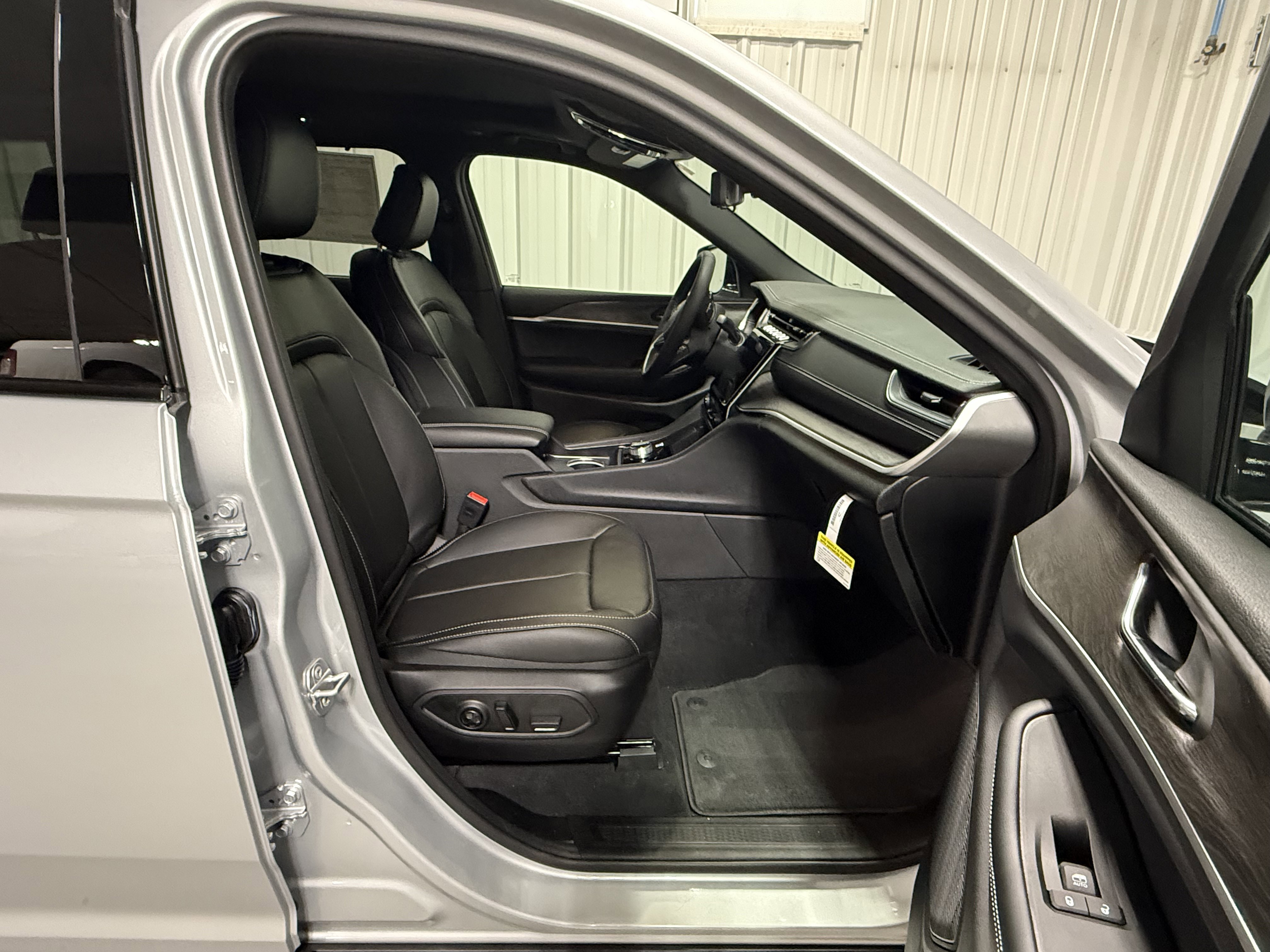 2025 Jeep Grand Cherokee Limited photo 4