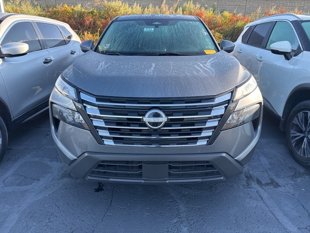 2024 Nissan Rogue SV photo 2