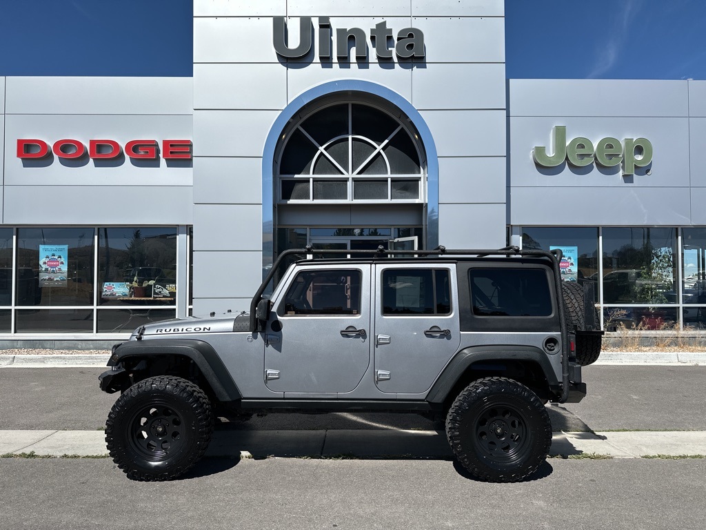 2015 Jeep Wrangler Unlimited Rubicon photo 2