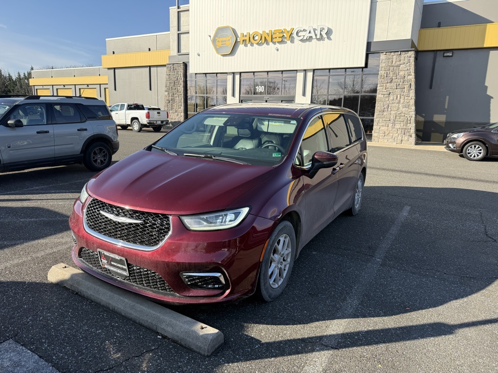 2023 Chrysler Pacifica Touring L's photo