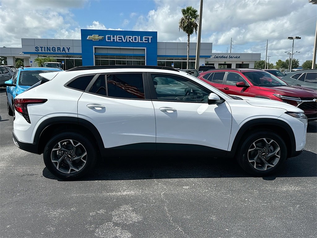 2025 Chevrolet Trax LT photo 3