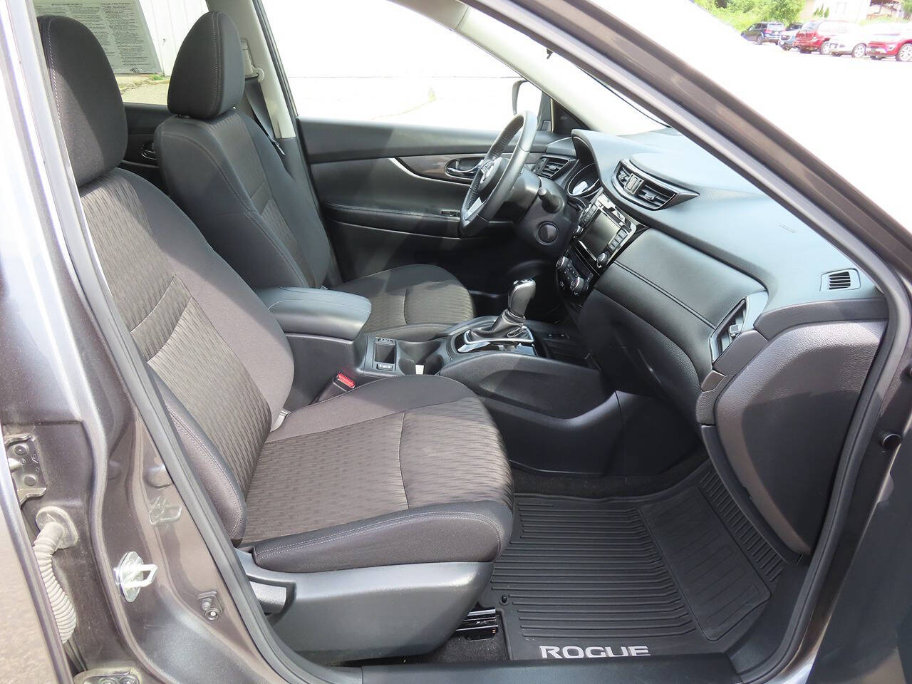 2020 Nissan Rogue SV photo 8