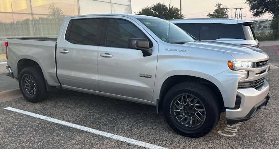 2021 Chevrolet Silverado 1500 RST photo 2