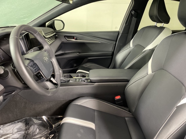 2025 Toyota Camry SE photo 16