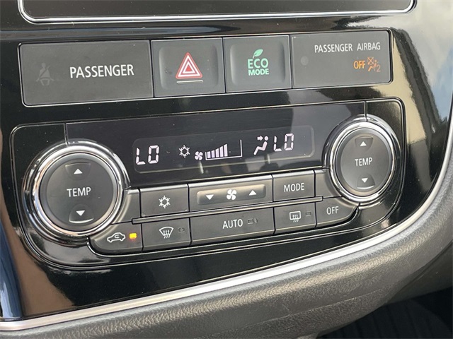 2017 Mitsubishi Outlander GT photo 21