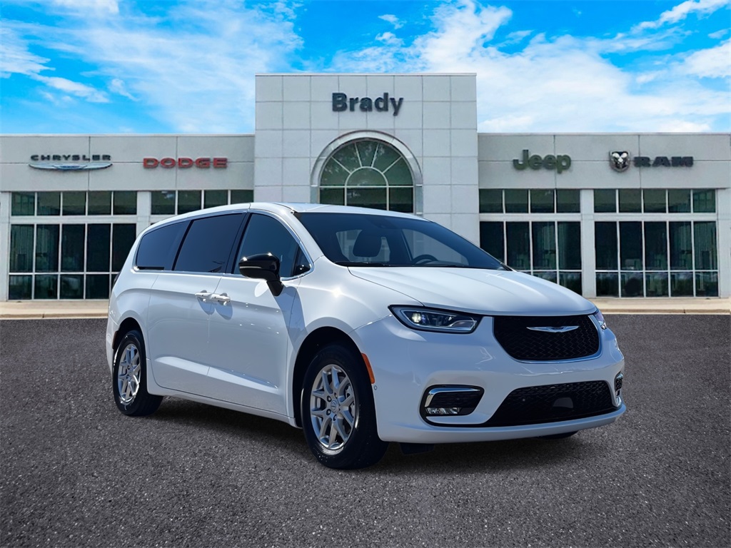 2026 Chrysler Pacifica Select's photo