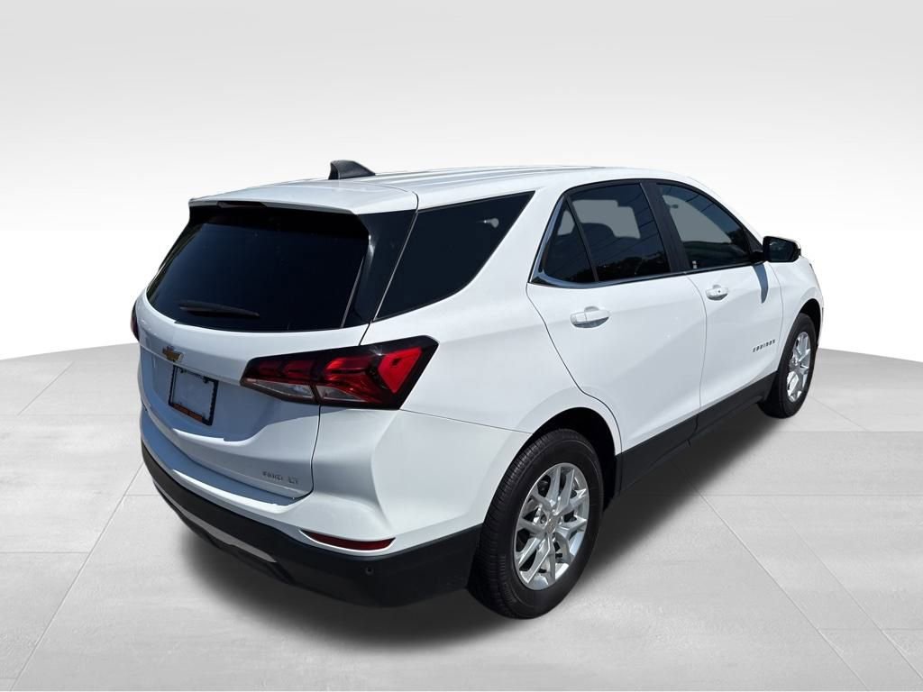2024 Chevrolet Equinox LT photo 3