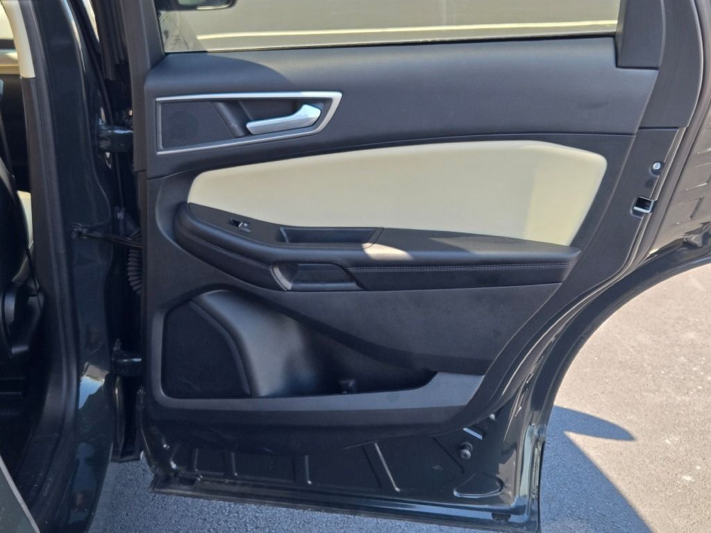 2024 Ford Edge SEL photo 5