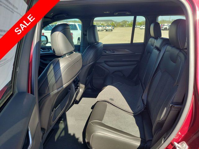 2025 Jeep Grand Cherokee Altitude photo 22