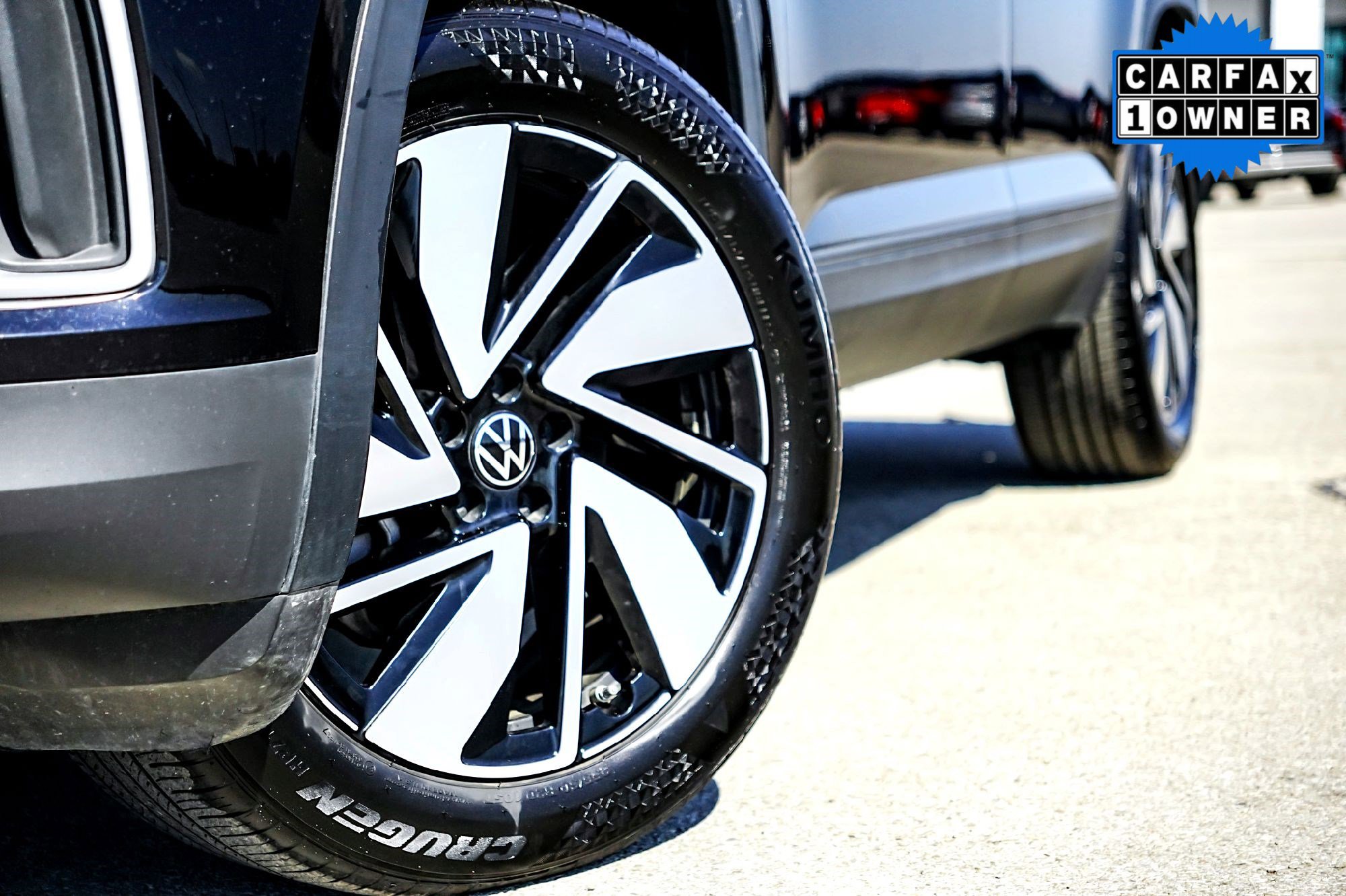 2025 Volkswagen Atlas SE Technology photo 2