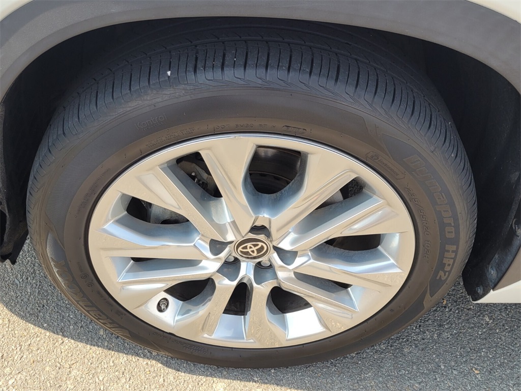 2020 Toyota Highlander Limited photo 14