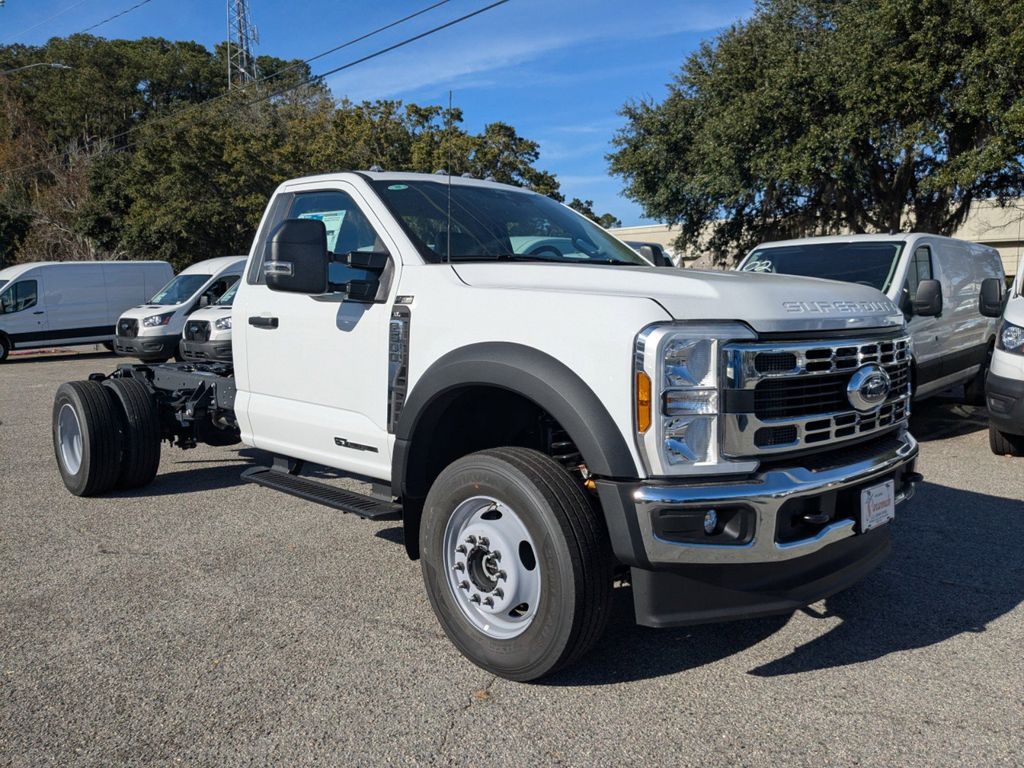 2025 Ford F-600 photo 2