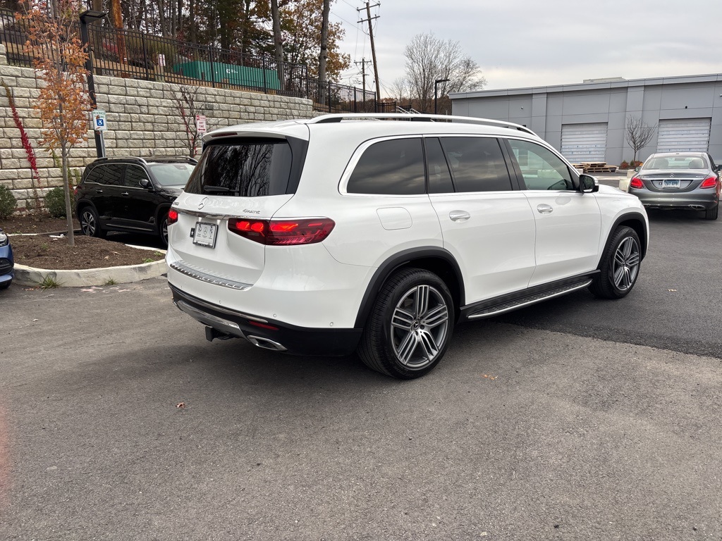 2025 Mercedes Benz GLS 450 4MATIC photo 2