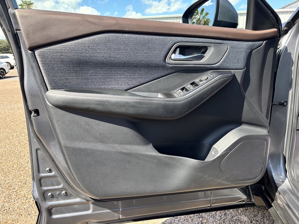 2023 Nissan Rogue SV photo 13